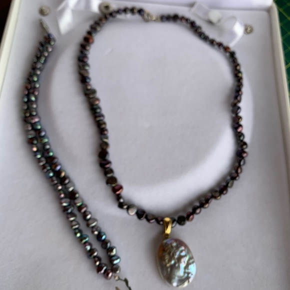 Freshwater Pearl with mother of Pearl pendant / cameo necklace and bracelet set - Picture 4 of 7